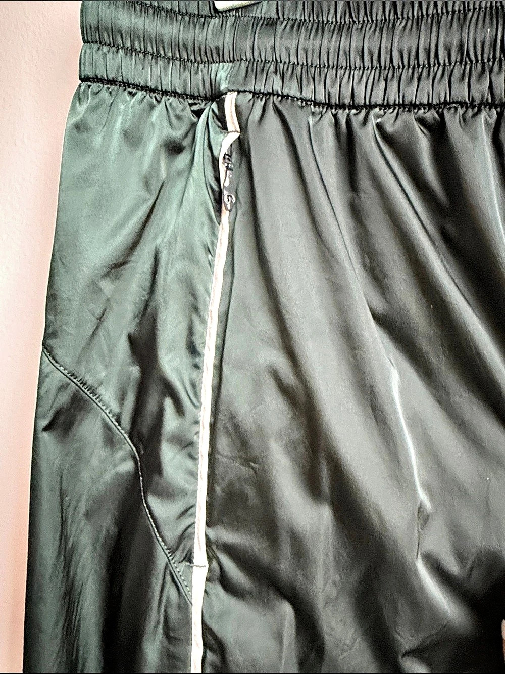 *Rare*Lululemon Stretch Satin Nylon Mid-Rise Pant
Rainforest Green / Light Ivory - Picture 6 of 9